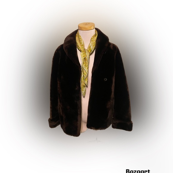 Vintage 1950’s Chocolate Lamb Fur Coat - Picture 4 of 12